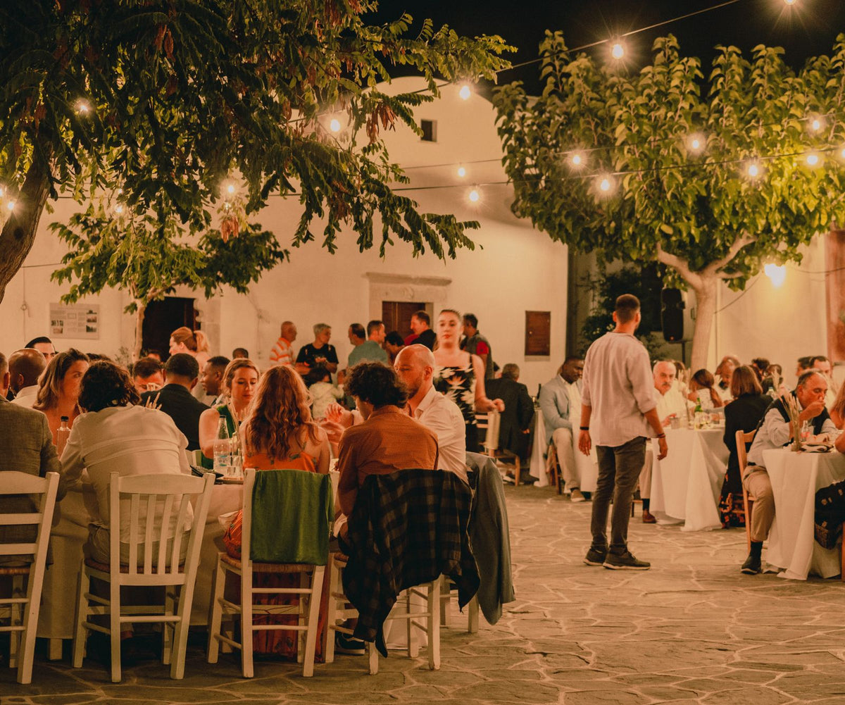 Gastronomie im Freien am Abend