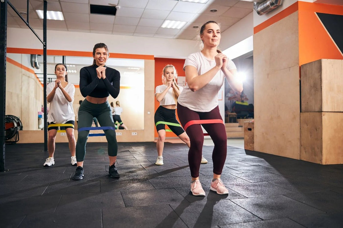 Frauen beim Training im Fitnessstudio